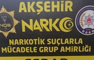 Cezaevine uyuşturucu sokmak isterken yakalandı