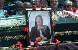 CHP’li Oya Turan için Avcılar Belediyesi önünde...
