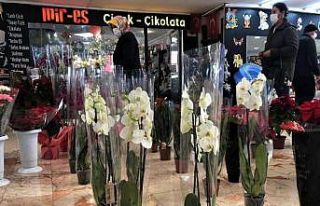 Çiçekçilerde Anneler Günü mesaisi