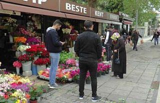 Çiçekçilerde ‘Anneler Günü’ yoğunluğu