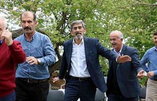 Çiftçiler günü halaylarla kutlandı