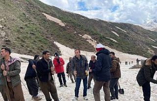 Çığ altında kalan İranlıları arama çalışmaları...