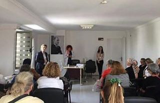 Çiğli’de kadınlar sağlıklı yaş alma seminerinde...