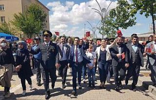 Çınar’da görkemli gençlik yürüyüşü