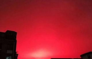 Çin’de gökyüzü kızıla boyandı