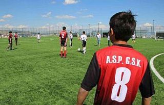 Çocuklar dostluk maçında hünerlerini sergiledi