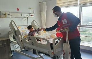 Çocukların yüzünü güldürmek için kolları...