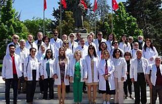 Çorumlu eczacılar Ata’nın huzuruna çıktı