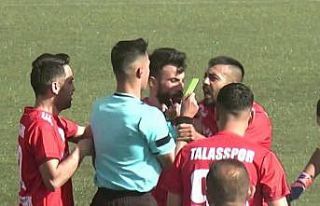 Cuma Uluçay Talasspor - 1966 Turanspor maçı yarıda...