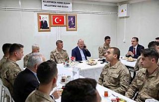 Cumhurbaşkanı Erdoğan, Zirvin Tepe Üs Bölgesi’ndeki...