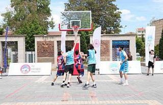 Cumhuriyet meydanında basketbol heyecanı