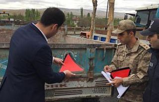 Darende’de sürücülere reflektör dağıtıldı