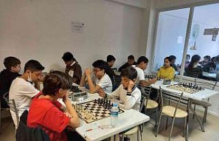 Datça’da öğrenciler satrançta şampiyonluk için...