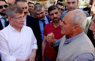 Davutoğlu’na Adıyaman’da ’HDP’ ve ’CHP’...
