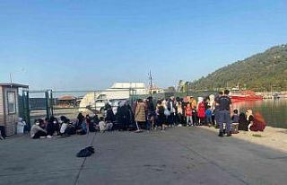 Denizde yakalanan düzensiz göçmenler karaya çıkarıldı