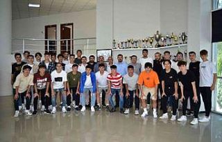 Denizlispor’un gençleri mutluluklarını Başkan...