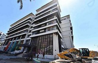 Depremde hasar gören Büyükşehir binası yıkılıyor