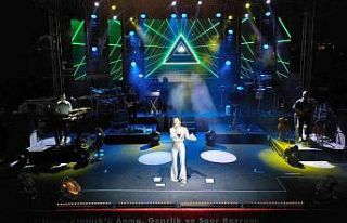Derya Uluğ’dan Bursa’da konser