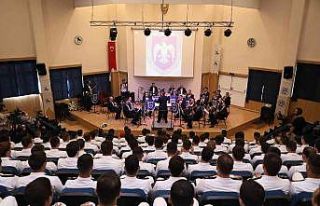 DEÜ’de bahar şenlikleri unutulmaz konserle başladı