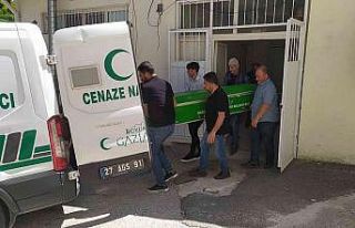 Devrilen hafif ticari aracın sürücüsü hayatını...