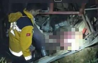 Devrilen traktörün altında kalarak can verdi