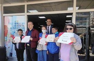 Dezavantajlı bireylerden resim sergisi