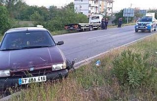 Direksiyon hakimiyetini kaybetti refüje çarparak...