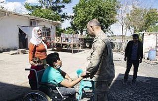 Diyarbakır İl Jandarma Komutanlığı ekipleri engellileri...