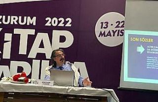 Doç.Dr. Aydemir padişahların tiyatro sanatıyla...