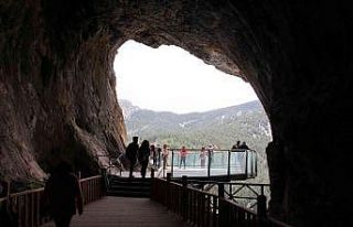 Doğa tutkunları Çamlık mağaralarına hayran kaldı