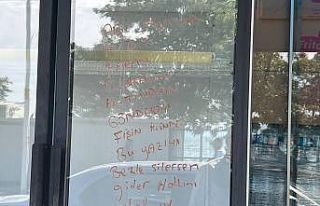 Dolabın camına yazılan mesaj şoke etti