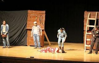 DPÜ Tiyatro Topluluğu “Fareler ve İnsanlar”...