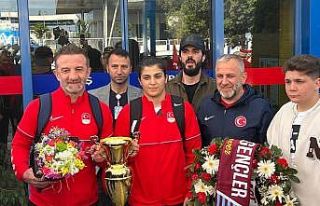 Dünya şampiyonu Busenaz Sürmeneli Trabzon’a mehteranla...