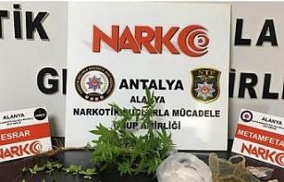 Durdurulan araçtan ve şüphelinin evinden uyuşturucu...