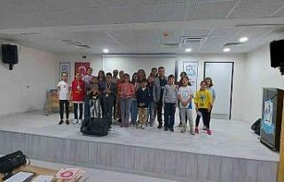 Düzenlediği yarışmalarla öğrencilerin yabancı...