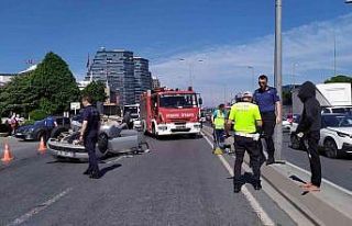 E-5 karayolundaki kazada araç takla attı: 1’i...