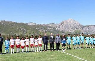 Eğirdir’de okullar arası futbol turnuvası başladı