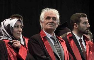 Emekli öğretmen 62 yaşında hayalindeki Hukuk Fakültesi’nden...