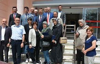 Emekliliğe ayrılan personeller plaketle uğurlandı