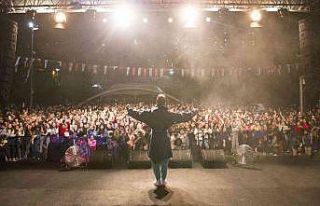 Emre Kaya, konserden konsere koşuyor