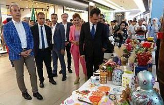 Engelli çocuklar el sanatları sergisinde doyasıya...