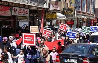 Engelli çocuklardan farkındalık yürüyüşü