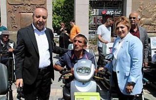 Engelli vatandaşlara 84 akülü, 50 tekerlekli sandalye...