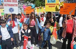 Engelliler farkındalık için yürüdü