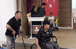 Engelliler ve anneleri engelli farkındalığını...
