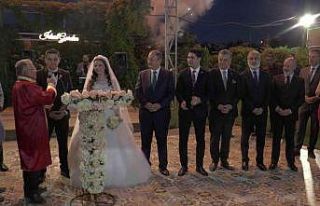 Ensari ailesinin mutlu günü