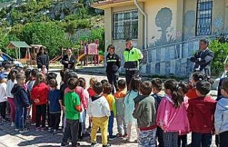 Ermenek’te anaokulu öğrencilerine trafik eğitimi...
