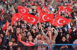 Ersay Üner Yıldırımlıları coşturdu