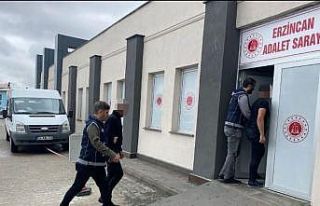 Erzincan’da 4 kaçak göçmen taşıyan otobüs...