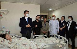 Erzurum Valisi Memiş, Minik Ceren’i ziyaret etti